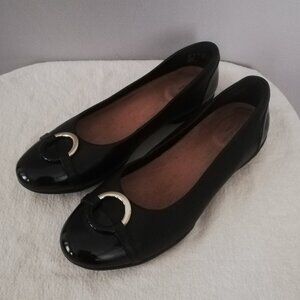 Clarks Two Tone Genuine Leather Buckle Dressy Work Flats Shoes Size 8
